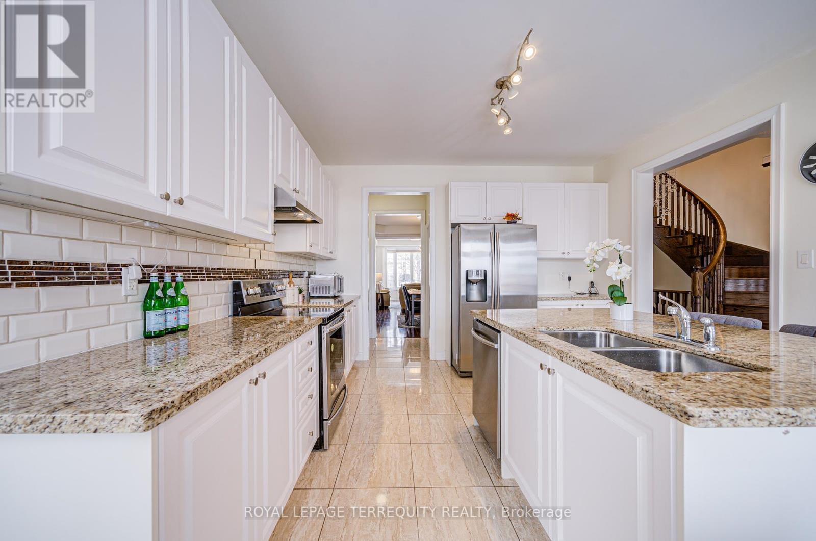 32 Mistyglen Crescent, Brampton (Credit Valley), Ontario  L6Y 0X2 - Photo 22 - W12399310