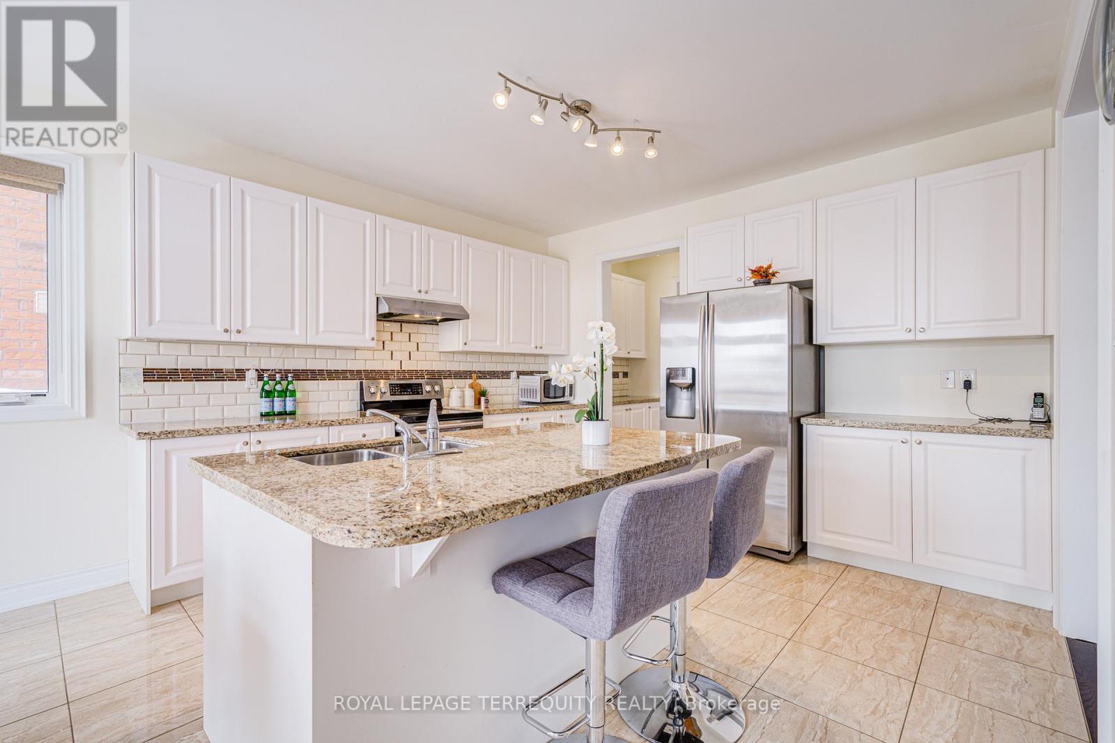 32 Mistyglen Crescent, Brampton (Credit Valley), Ontario  L6Y 0X2 - Photo 23 - W12399310