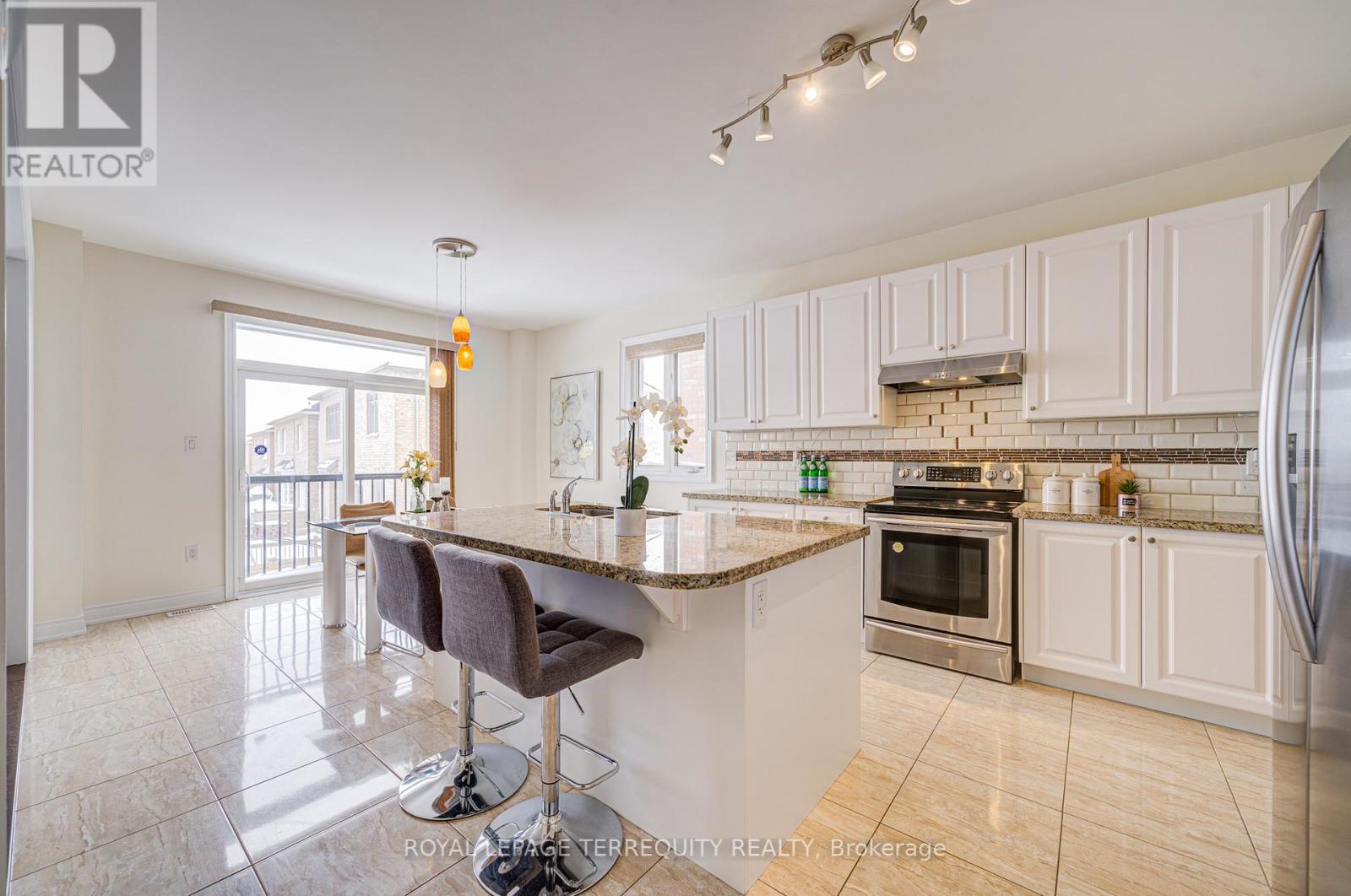 32 Mistyglen Crescent, Brampton (Credit Valley), Ontario  L6Y 0X2 - Photo 24 - W12399310