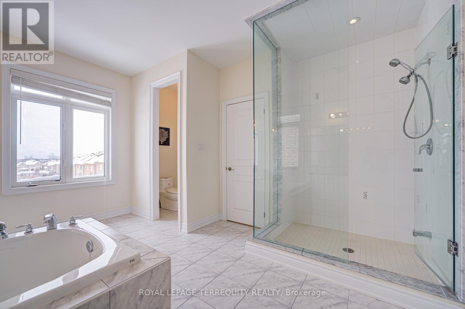 32 Mistyglen Crescent, Brampton (Credit Valley), Ontario  L6Y 0X2 - Photo 33 - W12399310