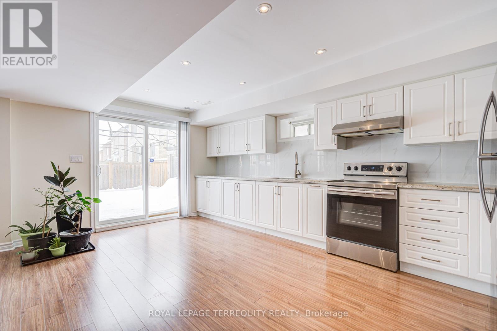 32 Mistyglen Crescent, Brampton (Credit Valley), Ontario  L6Y 0X2 - Photo 41 - W12399310