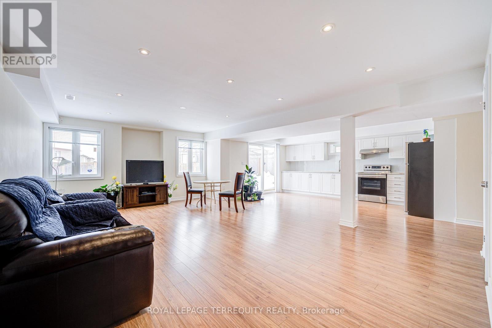32 Mistyglen Crescent, Brampton (Credit Valley), Ontario  L6Y 0X2 - Photo 42 - W12399310