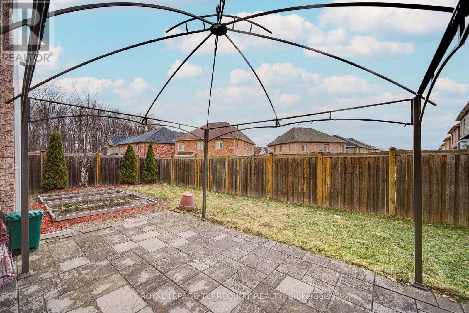 32 Mistyglen Crescent, Brampton (Credit Valley), Ontario  L6Y 0X2 - Photo 46 - W12399310