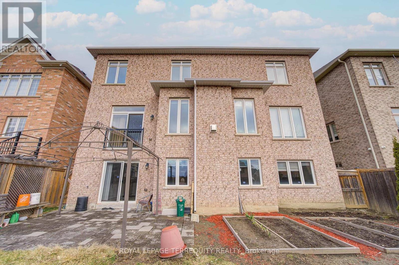 32 Mistyglen Crescent, Brampton (Credit Valley), Ontario  L6Y 0X2 - Photo 47 - W12399310