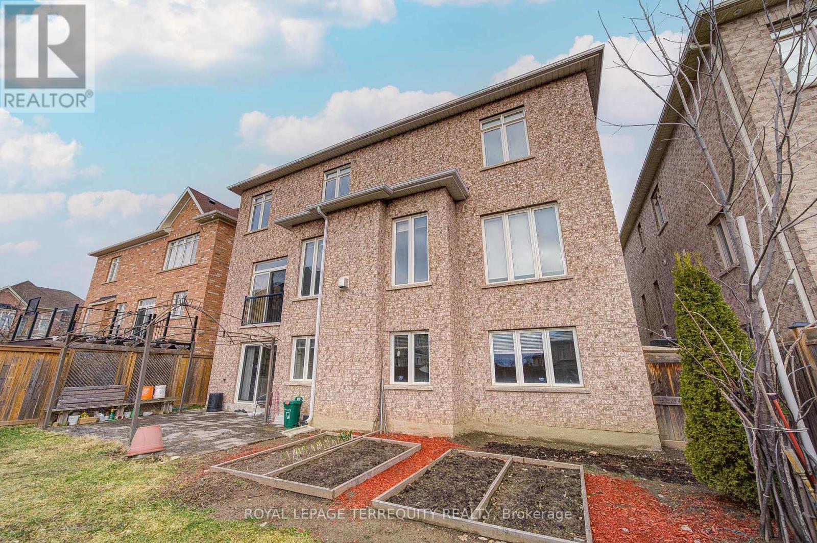 32 Mistyglen Crescent, Brampton (Credit Valley), Ontario  L6Y 0X2 - Photo 48 - W12399310