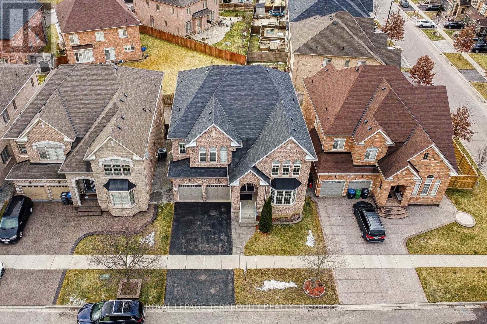 32 Mistyglen Crescent, Brampton (Credit Valley), Ontario  L6Y 0X2 - Photo 8 - W12399310