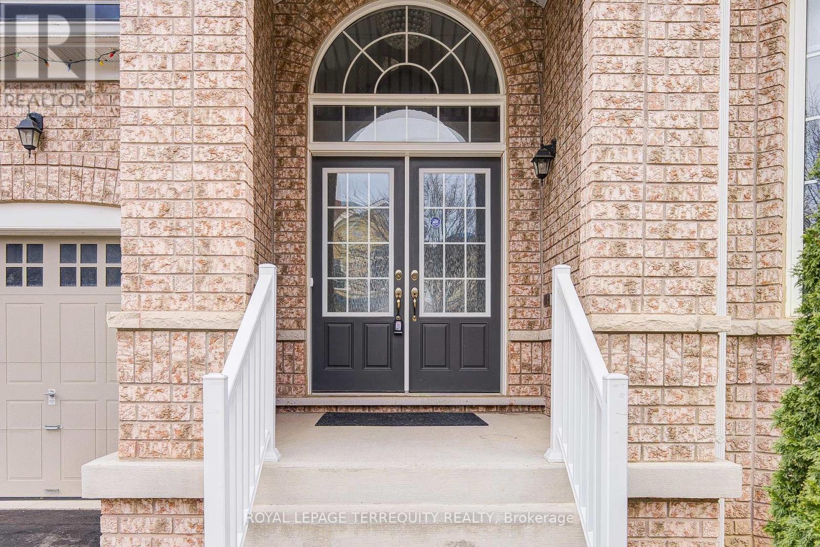 32 Mistyglen Crescent, Brampton (Credit Valley), Ontario  L6Y 0X2 - Photo 9 - W12399310