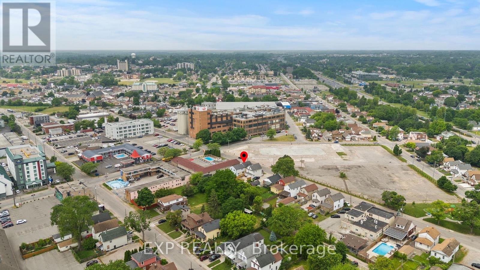 5554 Lewis Avenue, Niagara Falls (Clifton Hill), Ontario  L2G 3R7 - Photo 12 - X12237144
