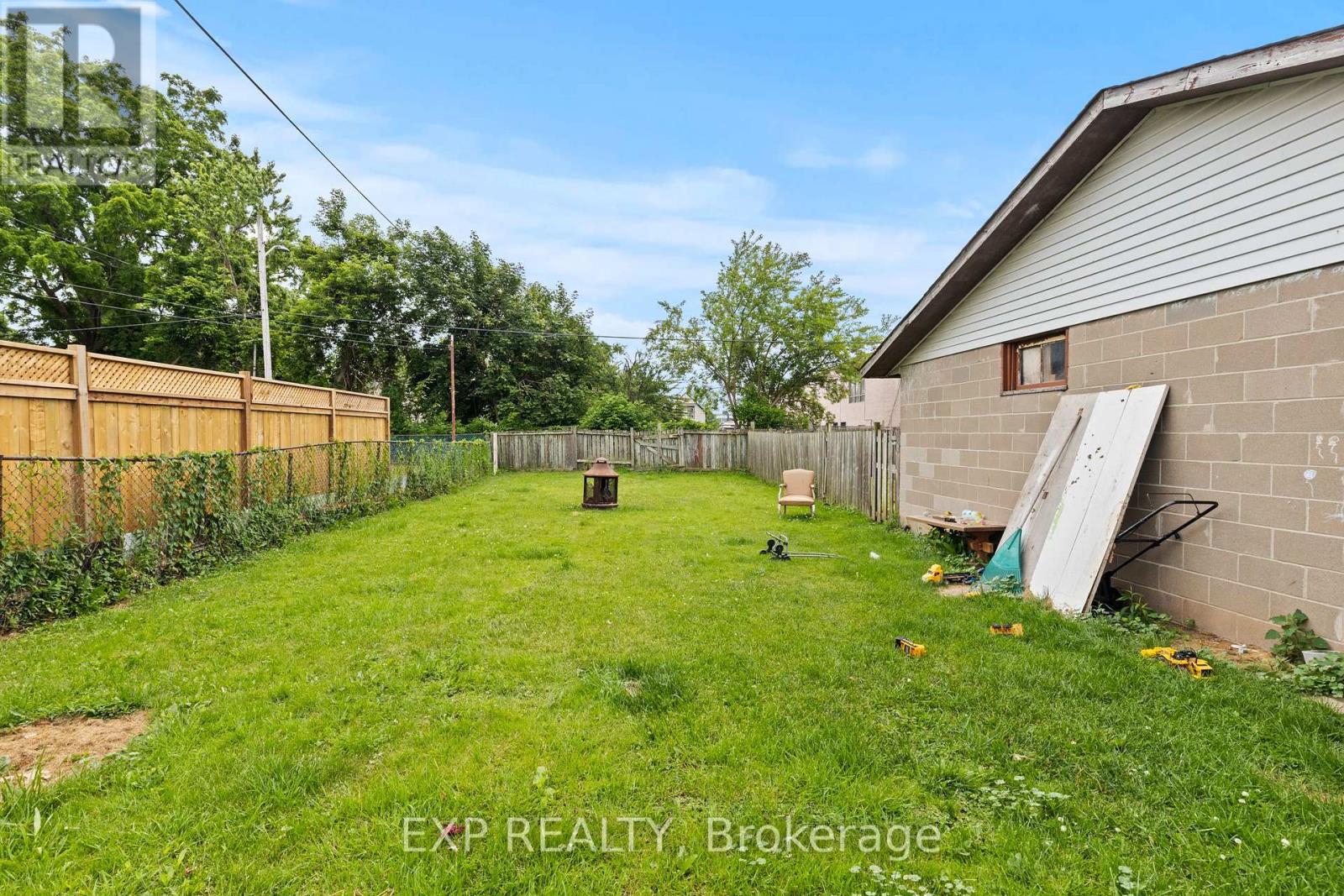 5554 Lewis Avenue, Niagara Falls (Clifton Hill), Ontario  L2G 3R7 - Photo 9 - X12237144