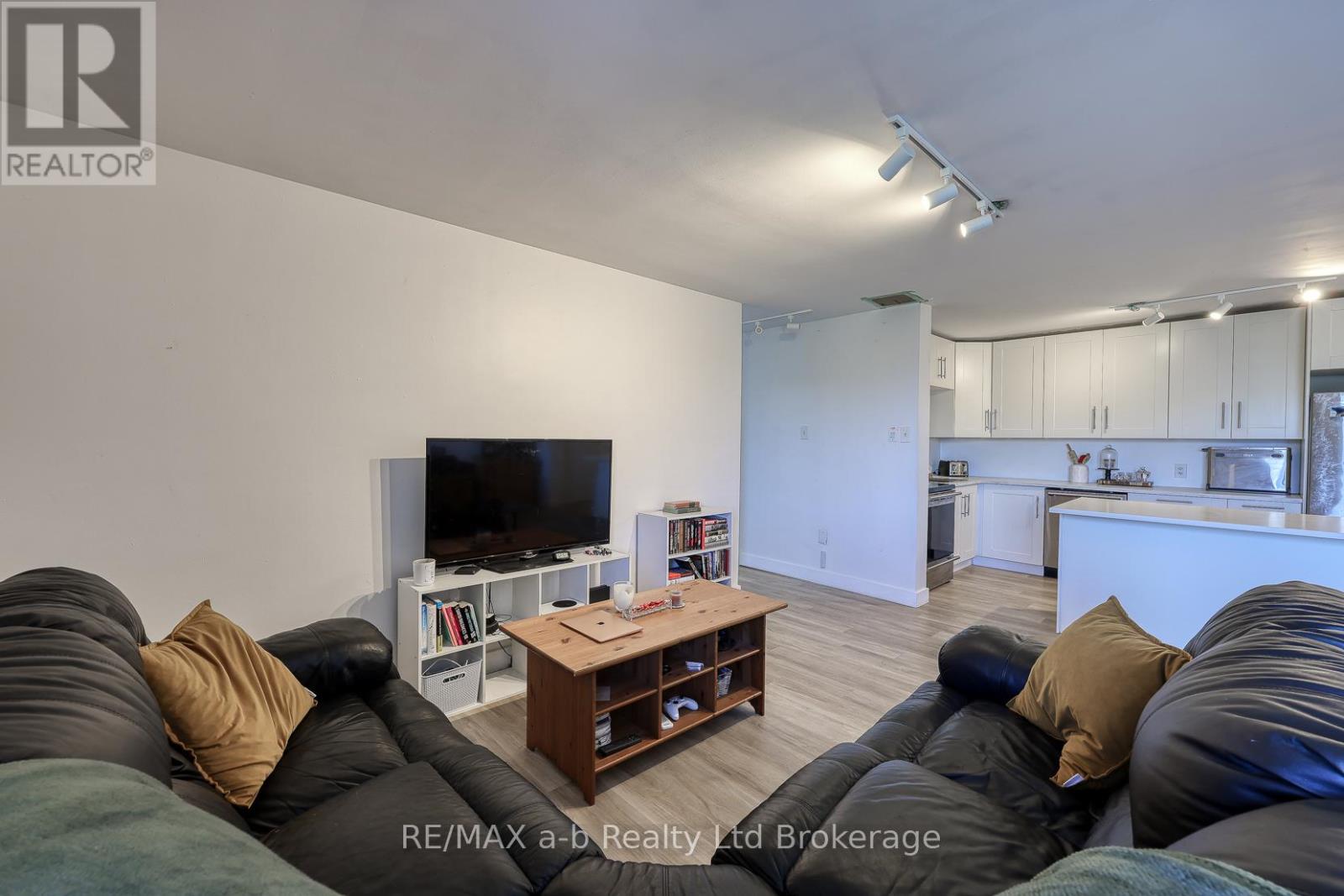 510 - 563 Mornington Avenue, London East, Ontario  N5Y 4T8 - Photo 10 - X12399417