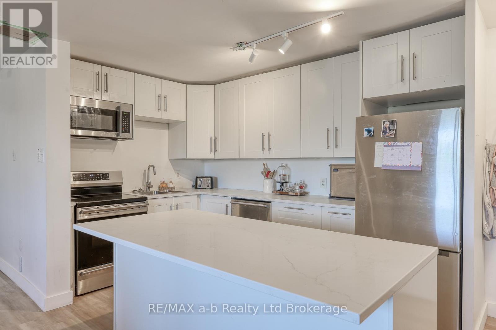 510 - 563 Mornington Avenue, London East, Ontario  N5Y 4T8 - Photo 4 - X12399417