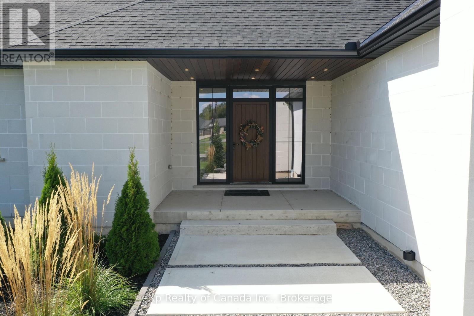 33 August Crescent, Norwich (Otterville), Ontario  N0J 1R0 - Photo 11 - X12399462