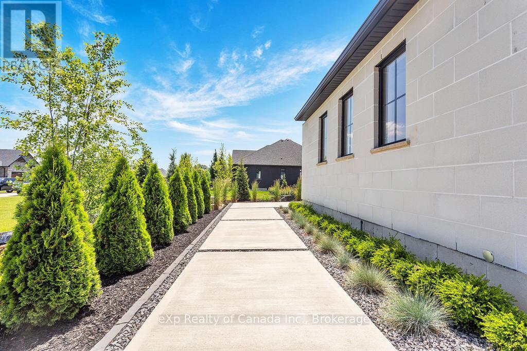 33 August Crescent, Norwich (Otterville), Ontario  N0J 1R0 - Photo 4 - X12399462