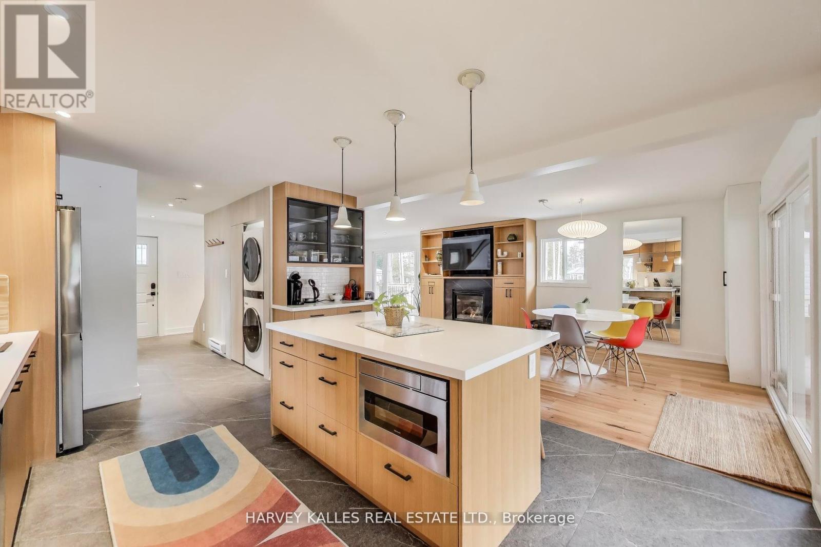 1002 Chippawa Avenue, Gravenhurst, Ontario  P1P 1R1 - Photo 8 - X12399246