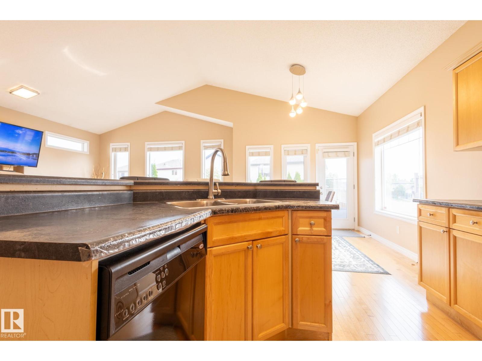 8390 Shaske Cr Nw, Edmonton, Alberta  T6R 0B5 - Photo 9 - E4457416