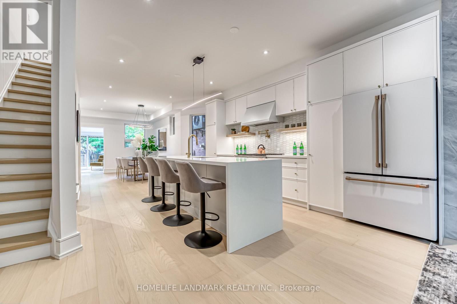 195 Albany Avenue, Toronto, Ontario  M5R 3C7 - Photo 7 - C12399414