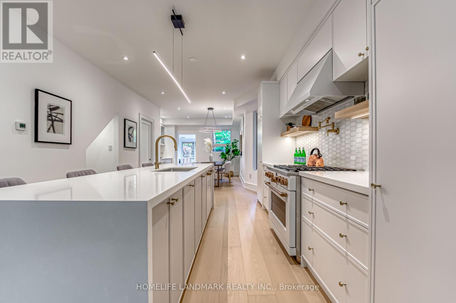 195 Albany Avenue, Toronto, Ontario  M5R 3C7 - Photo 8 - C12399414