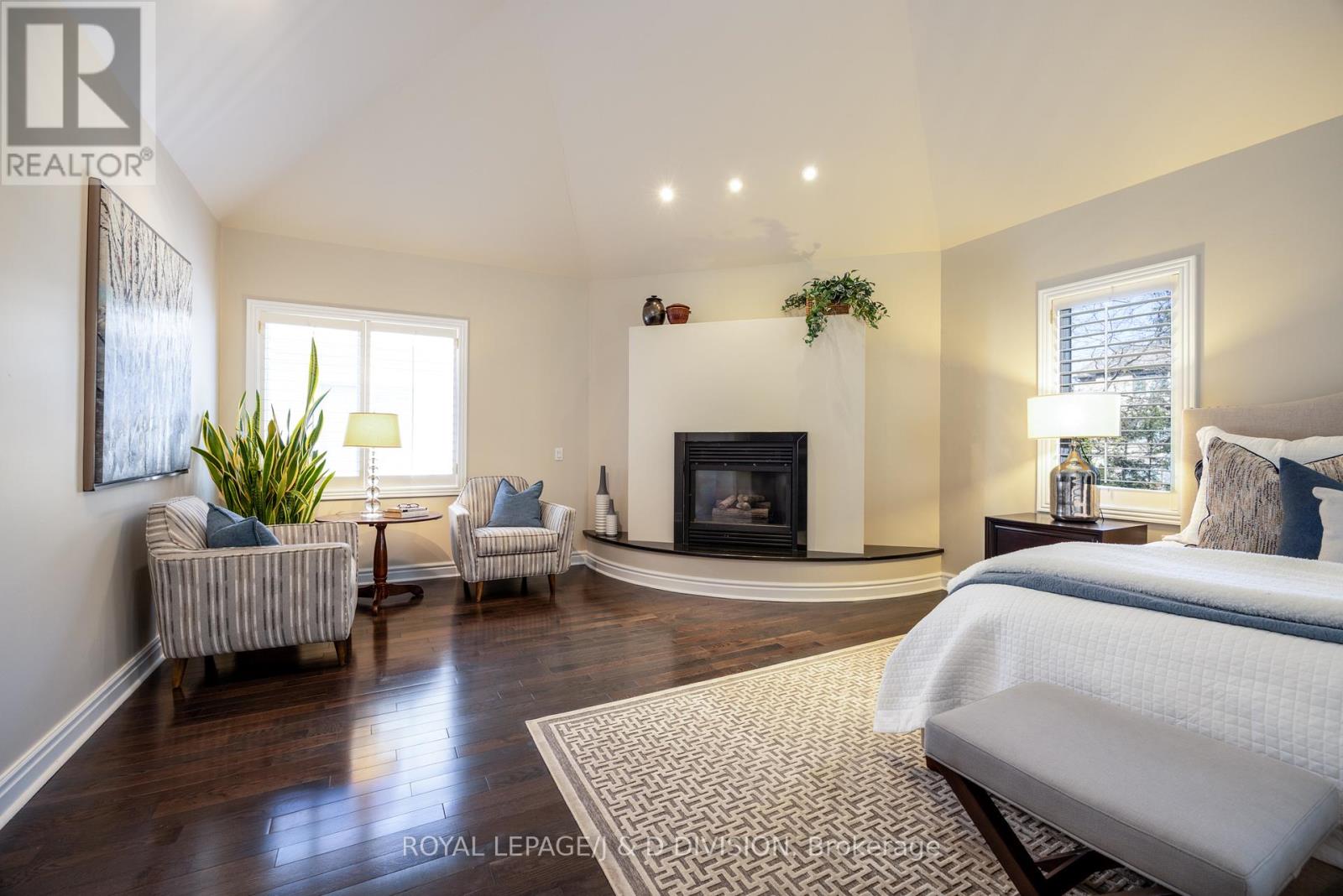 42 Munro Boulevard, Toronto, Ontario  M2P 1B9 - Photo 14 - C12399435