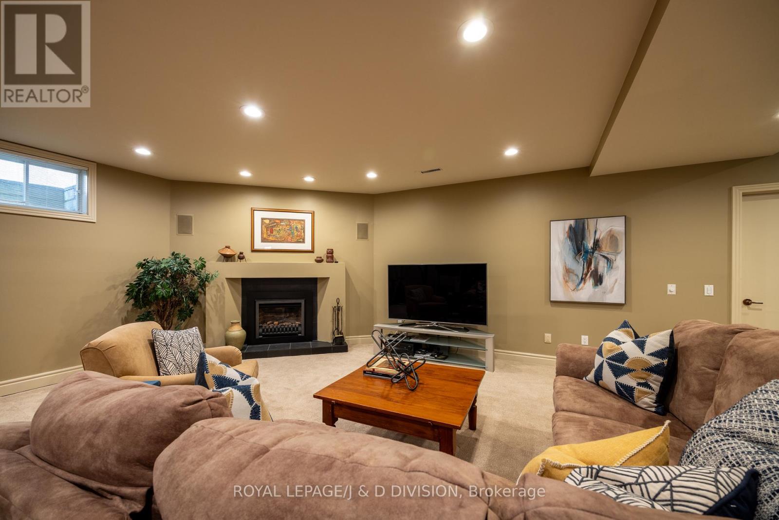 42 Munro Boulevard, Toronto, Ontario  M2P 1B9 - Photo 27 - C12399435