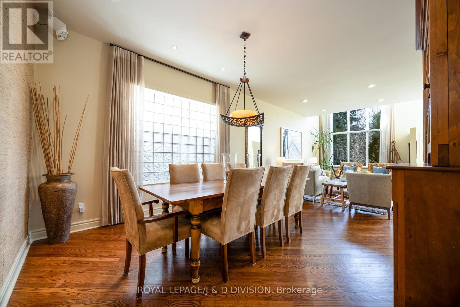 42 Munro Boulevard, Toronto, Ontario  M2P 1B9 - Photo 6 - C12399435