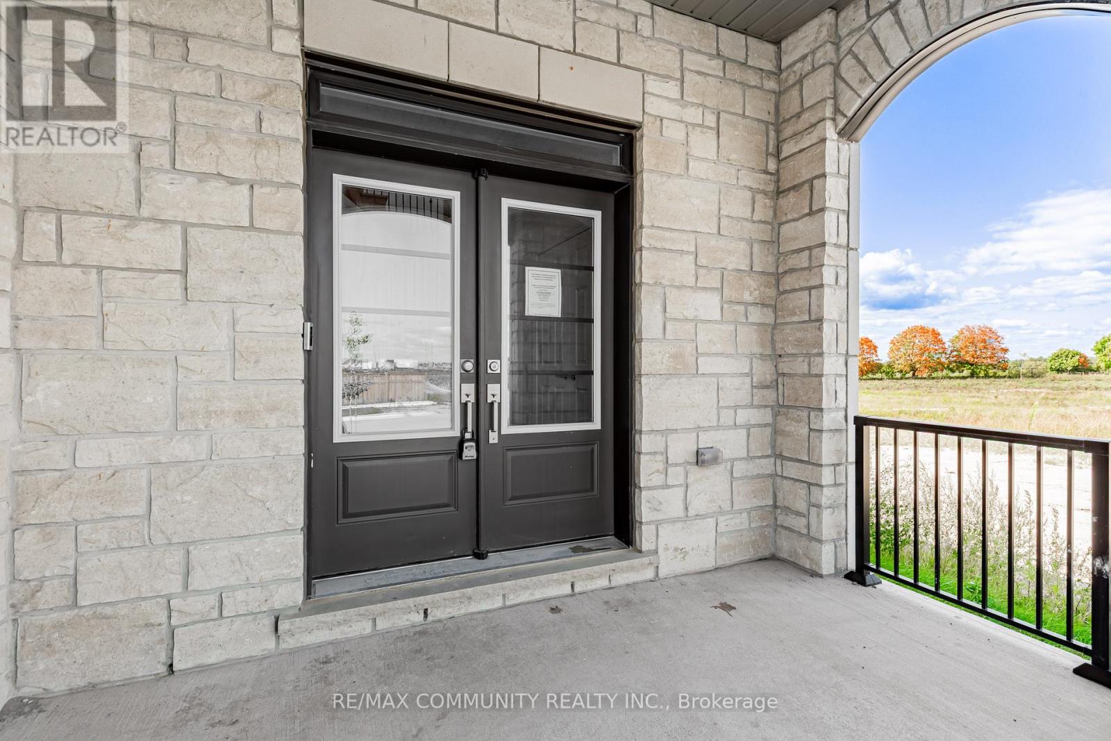 110 Belmont Drive, Clarington, Ontario  L1B 1G9 - Photo 4 - E12399337