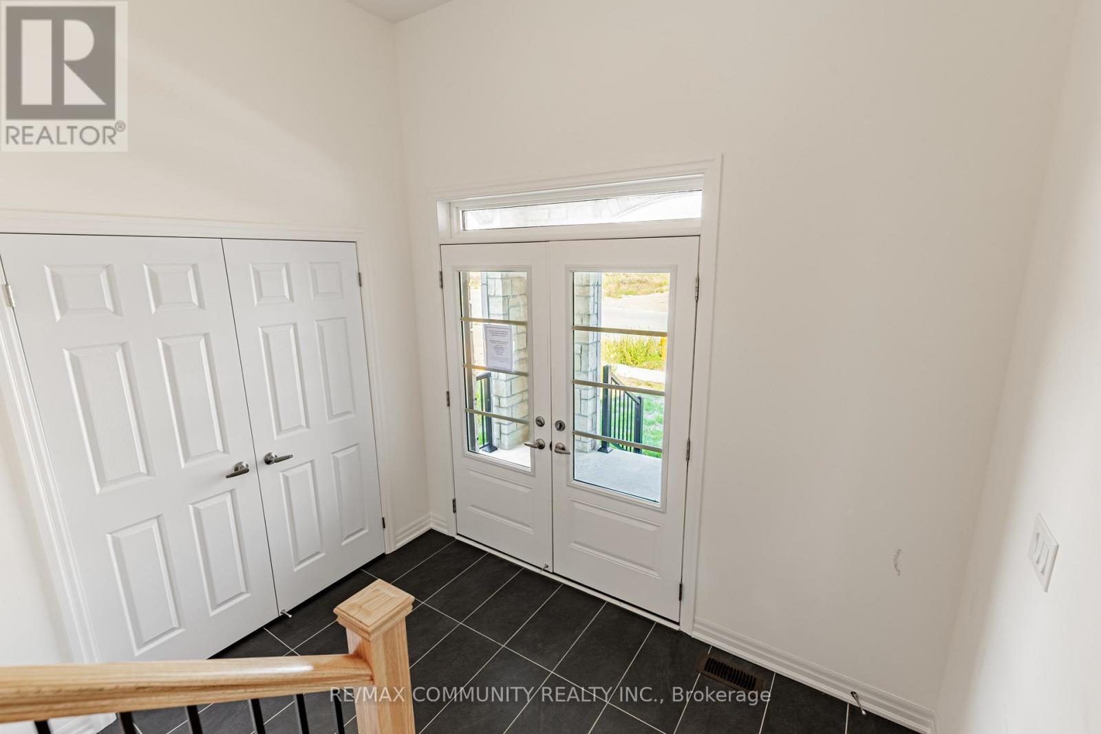 110 Belmont Drive, Clarington, Ontario  L1B 1G9 - Photo 5 - E12399337