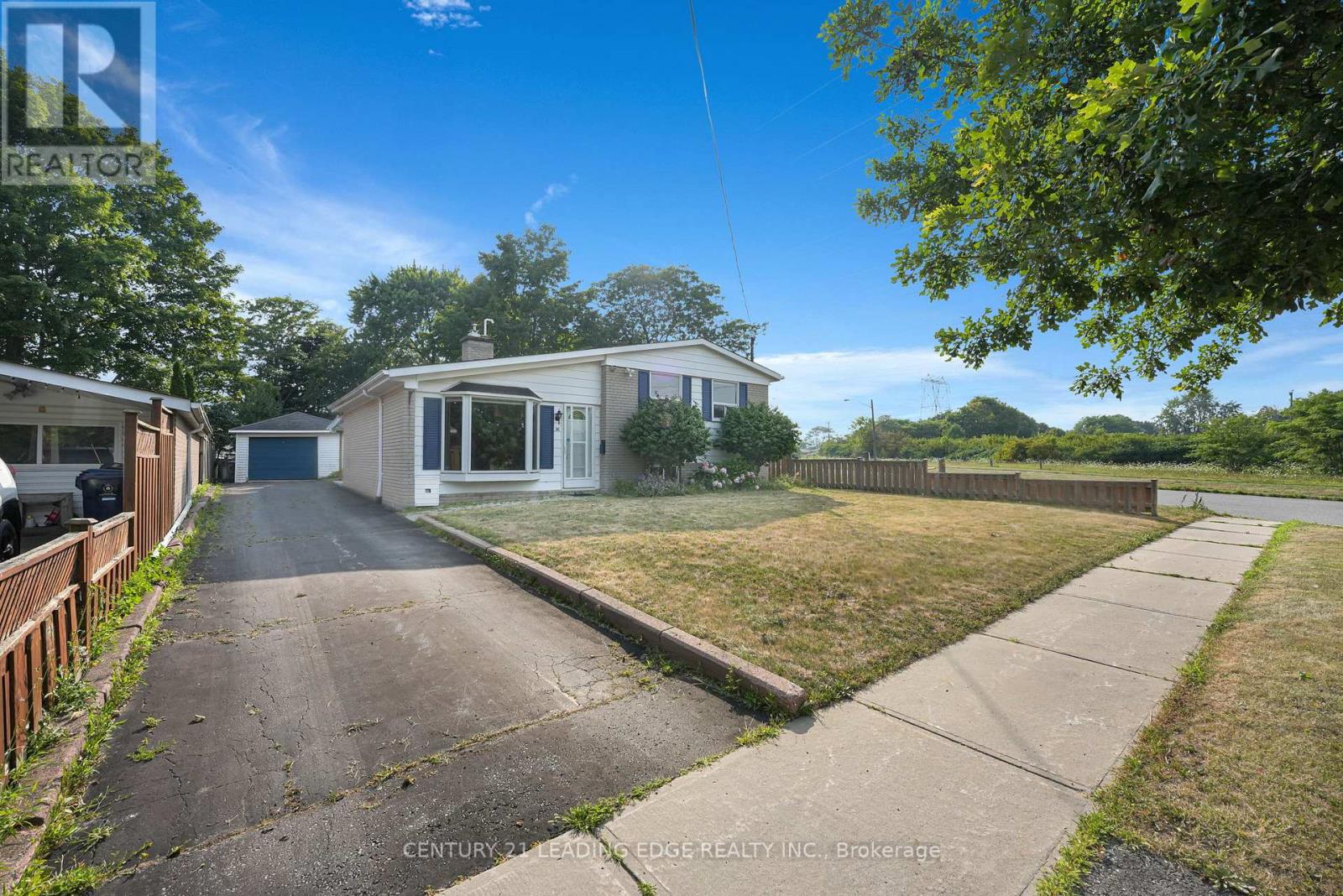 36 BENSHIRE DRIVE, Toronto, Ontario