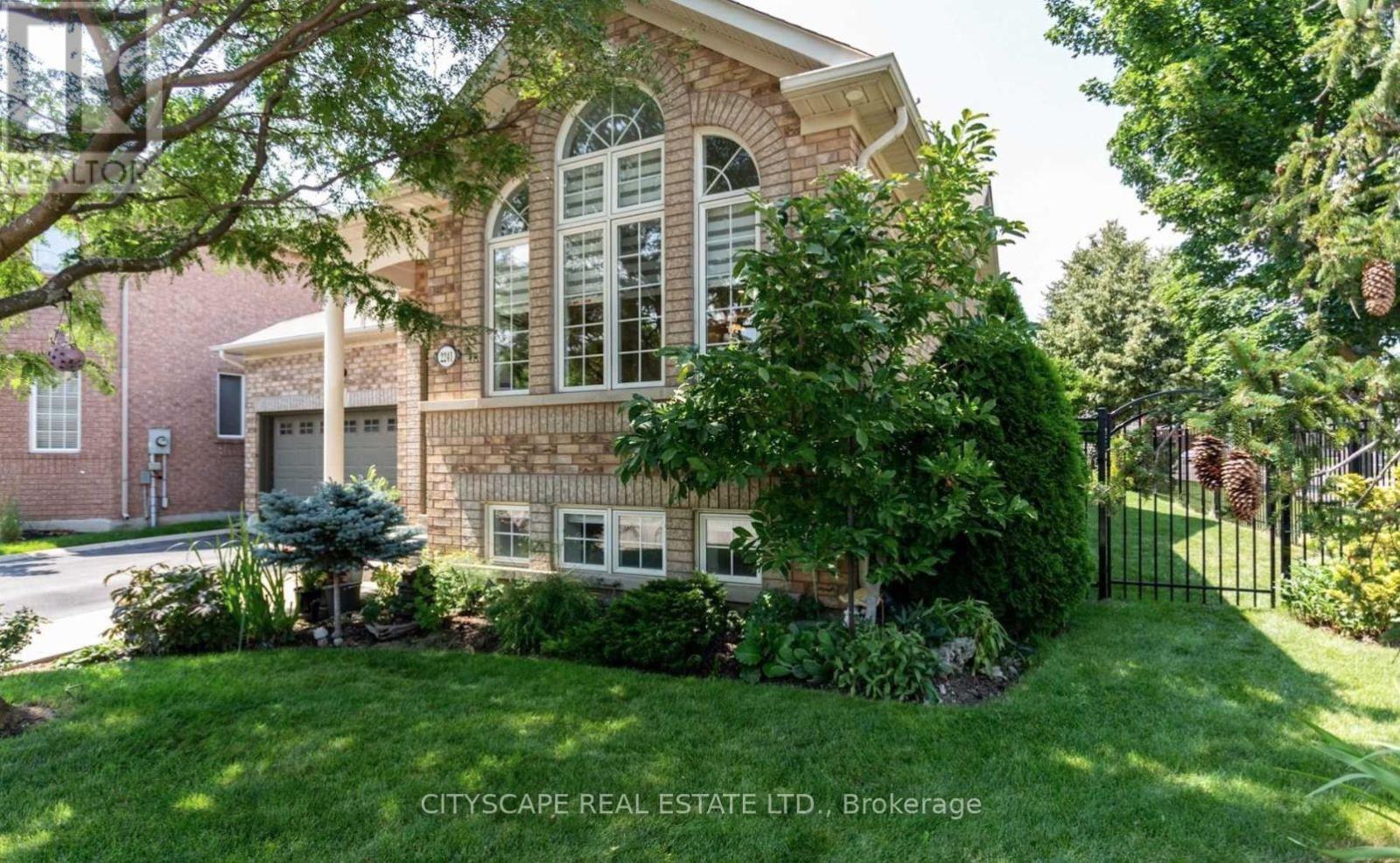 2241 Lyness Avenue, Oakville, Ontario  L6M 5C2 - Photo 2 - W12399268