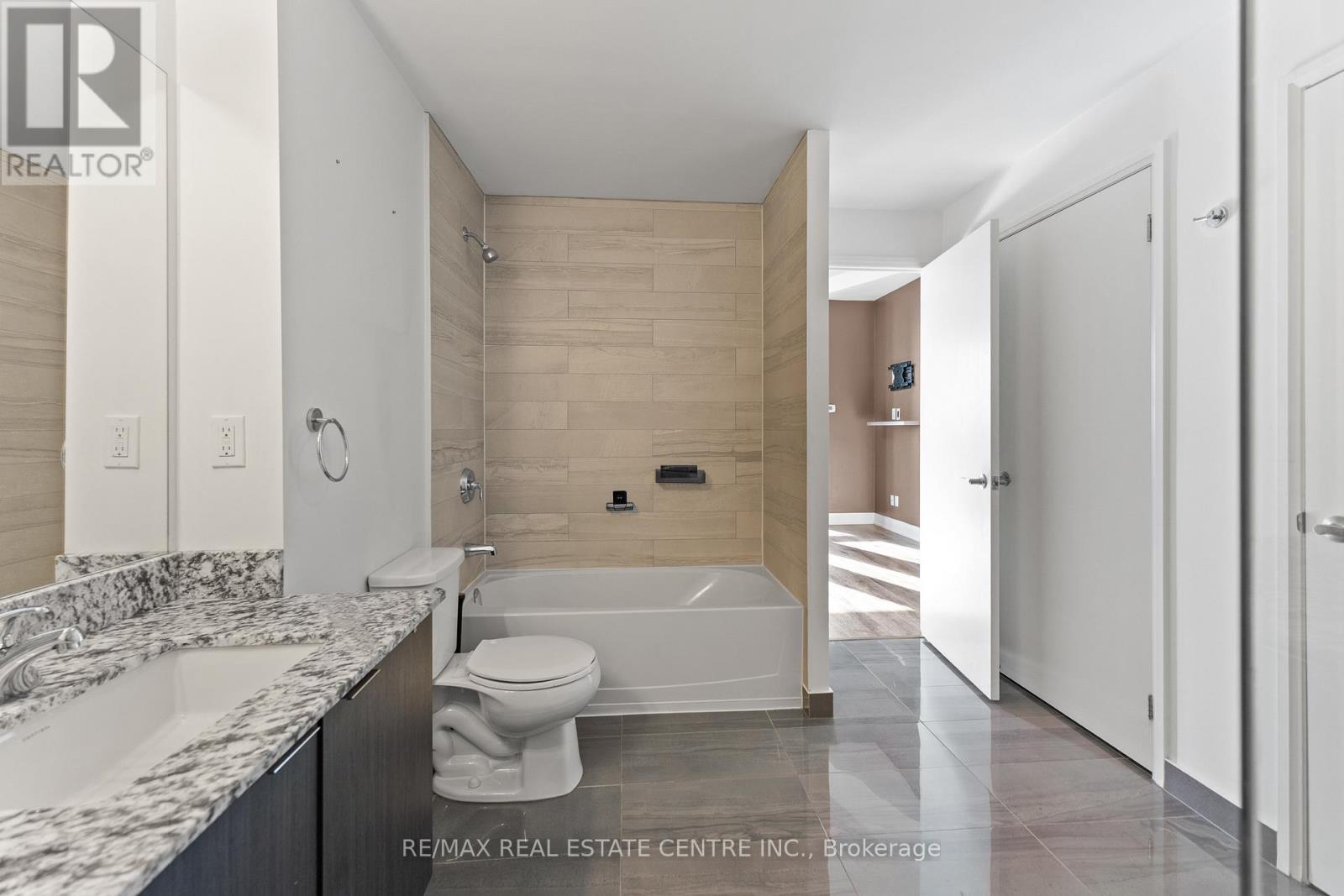 3004 - 2910 Highway 7 Road W, Vaughan, Ontario  L4K 0H8 - Photo 18 - N12399331
