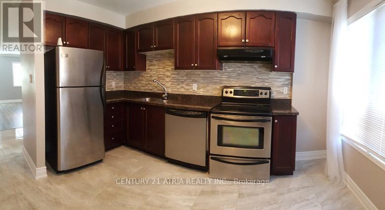 50 - 95 Weldrick Road E, Richmond Hill, Ontario  L4C 0H6 - Photo 2 - N12399376