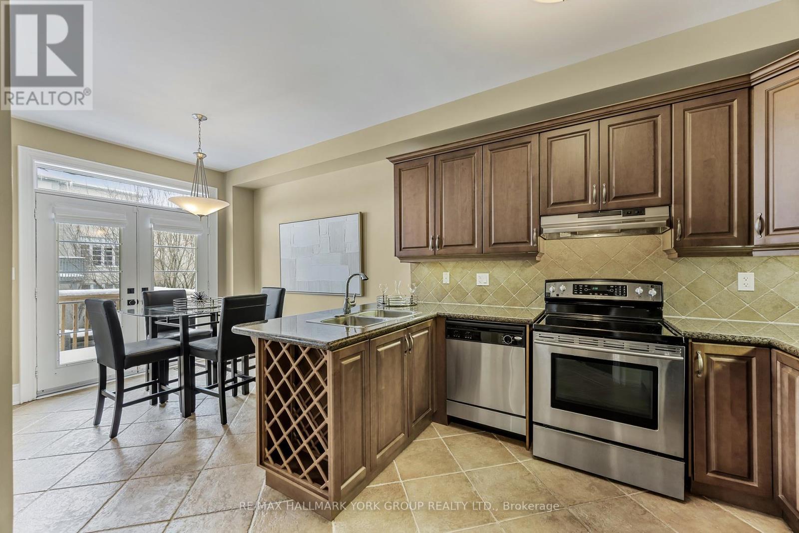Property at 8 - 484 WORTHINGTON AVENUE image 5