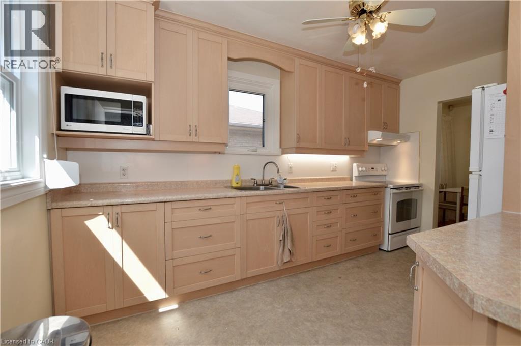 728 Ashley Avenue, Burlington, Ontario  L7R 2Z3 - Photo 13 - 40765020