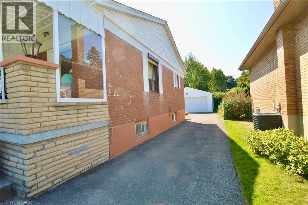 728 Ashley Avenue, Burlington, Ontario  L7R 2Z3 - Photo 23 - 40765020