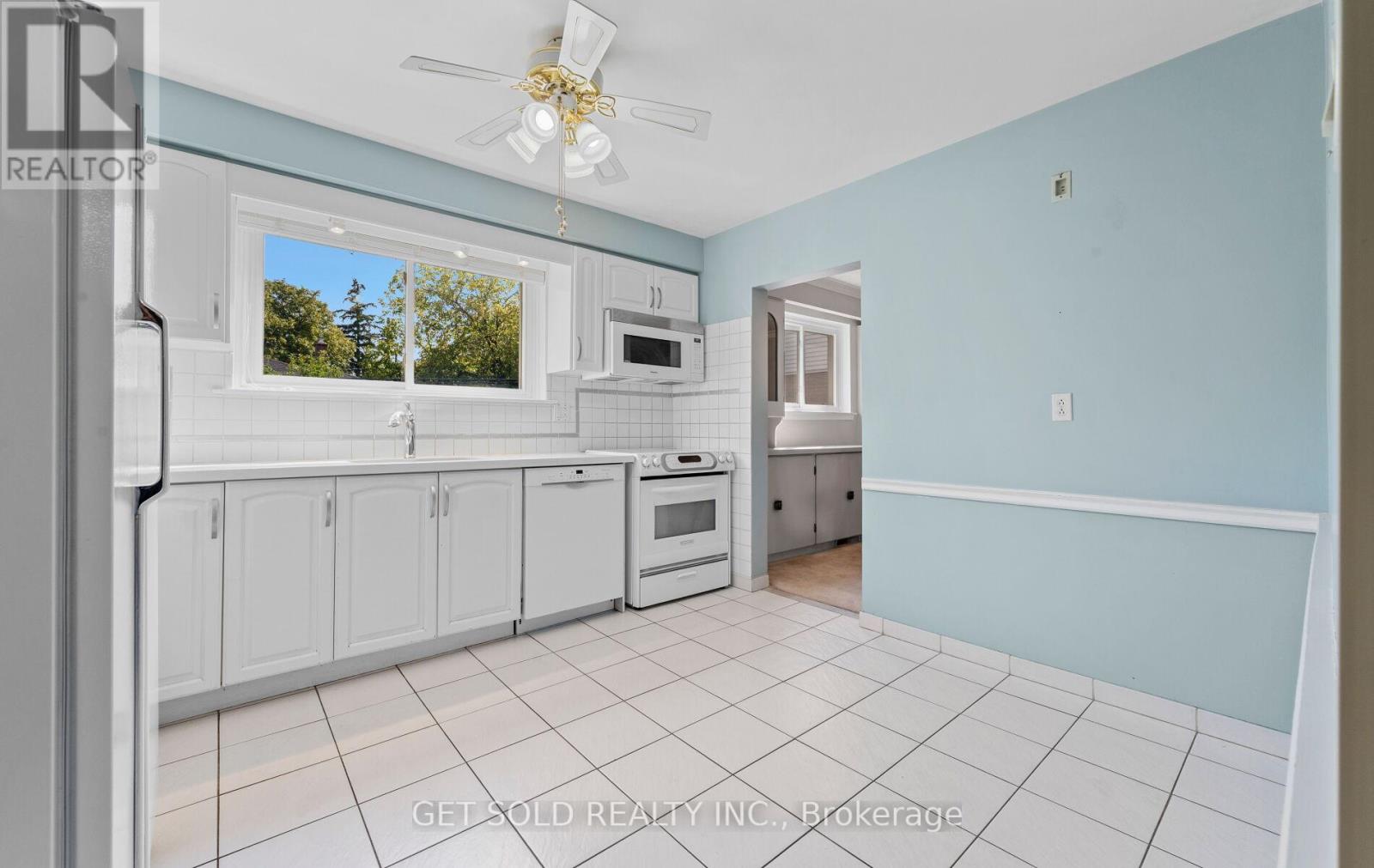 54 Ringway Crescent, Toronto, Ontario  M9W 1X4 - Photo 13 - W12394344