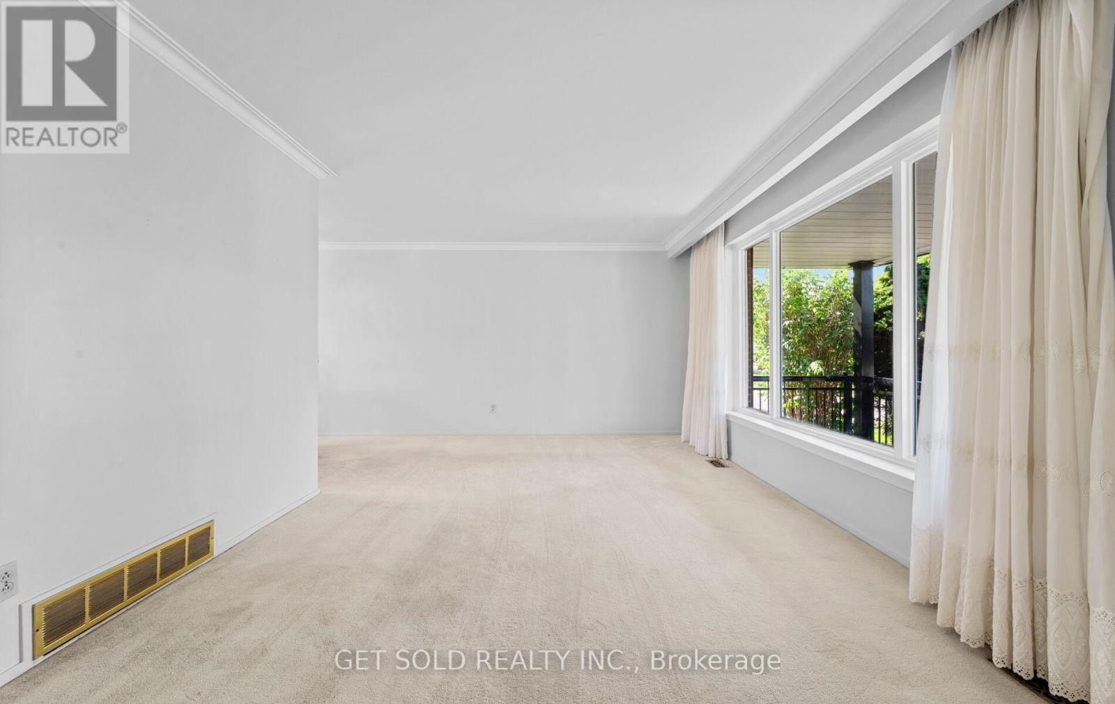 54 Ringway Crescent, Toronto, Ontario  M9W 1X4 - Photo 7 - W12394344
