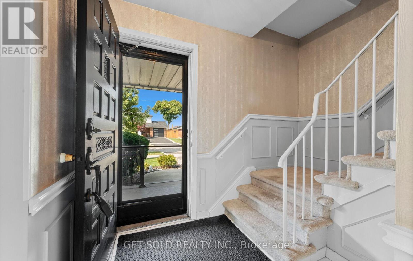 54 Ringway Crescent, Toronto, Ontario  M9W 1X4 - Photo 3 - W12394344
