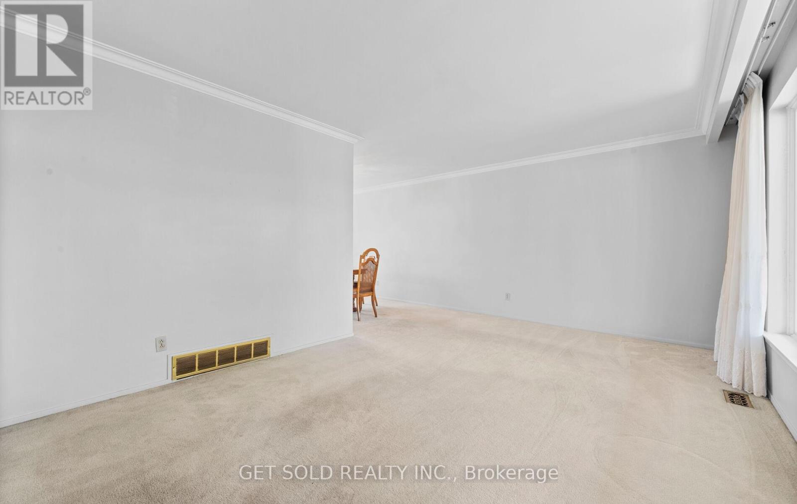 54 Ringway Crescent, Toronto, Ontario  M9W 1X4 - Photo 8 - W12394344