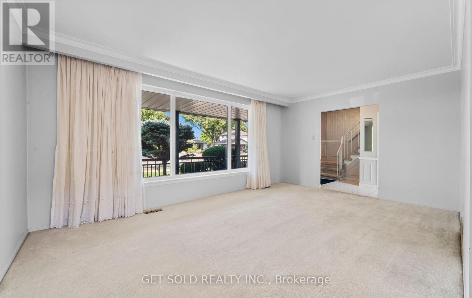 54 Ringway Crescent, Toronto, Ontario  M9W 1X4 - Photo 6 - W12394344