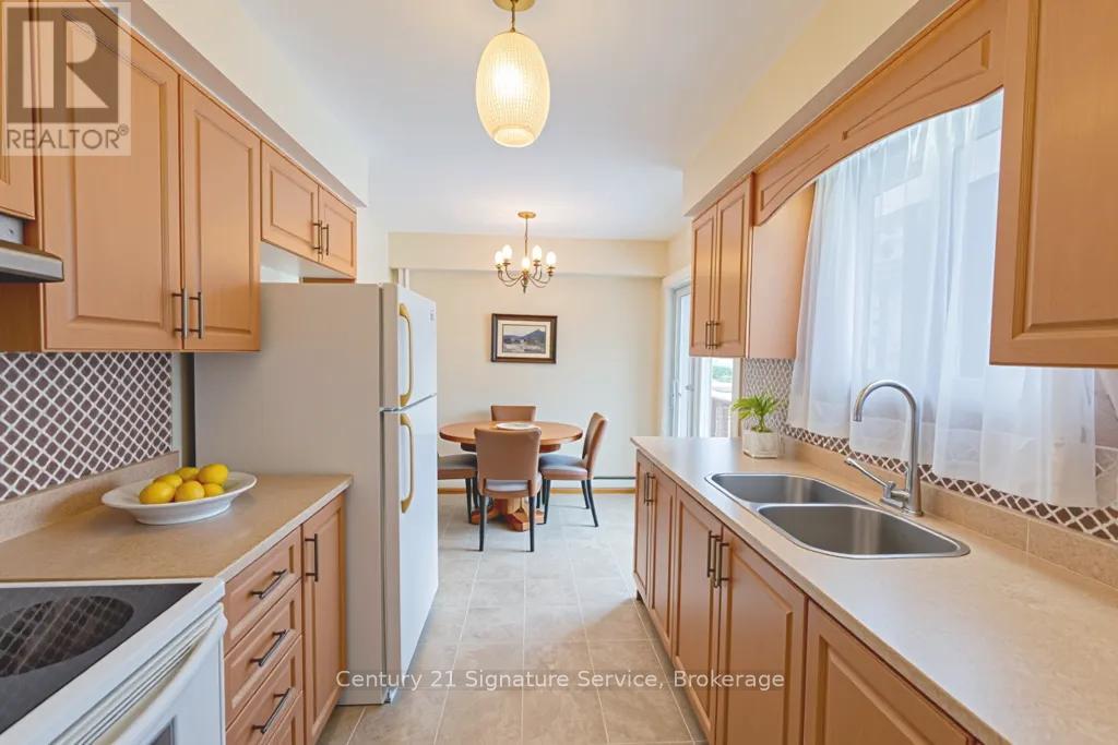 15 Joy Court, Hamilton (Vincent), Ontario  L8K 5R7 - Photo 5 - X12394827