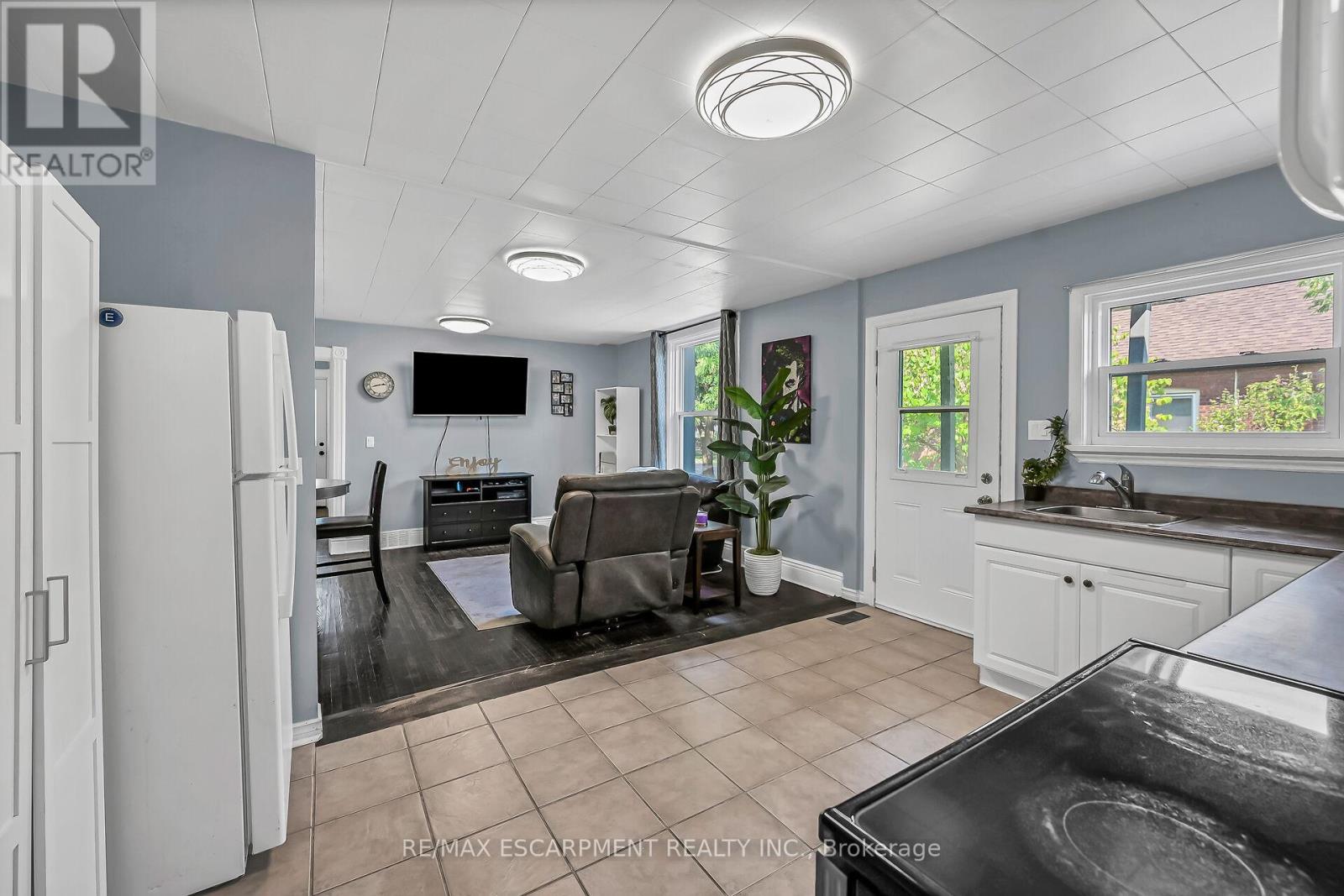 149 Elgin Street, Brantford, Ontario  N3S 5A4 - Photo 11 - X12395755