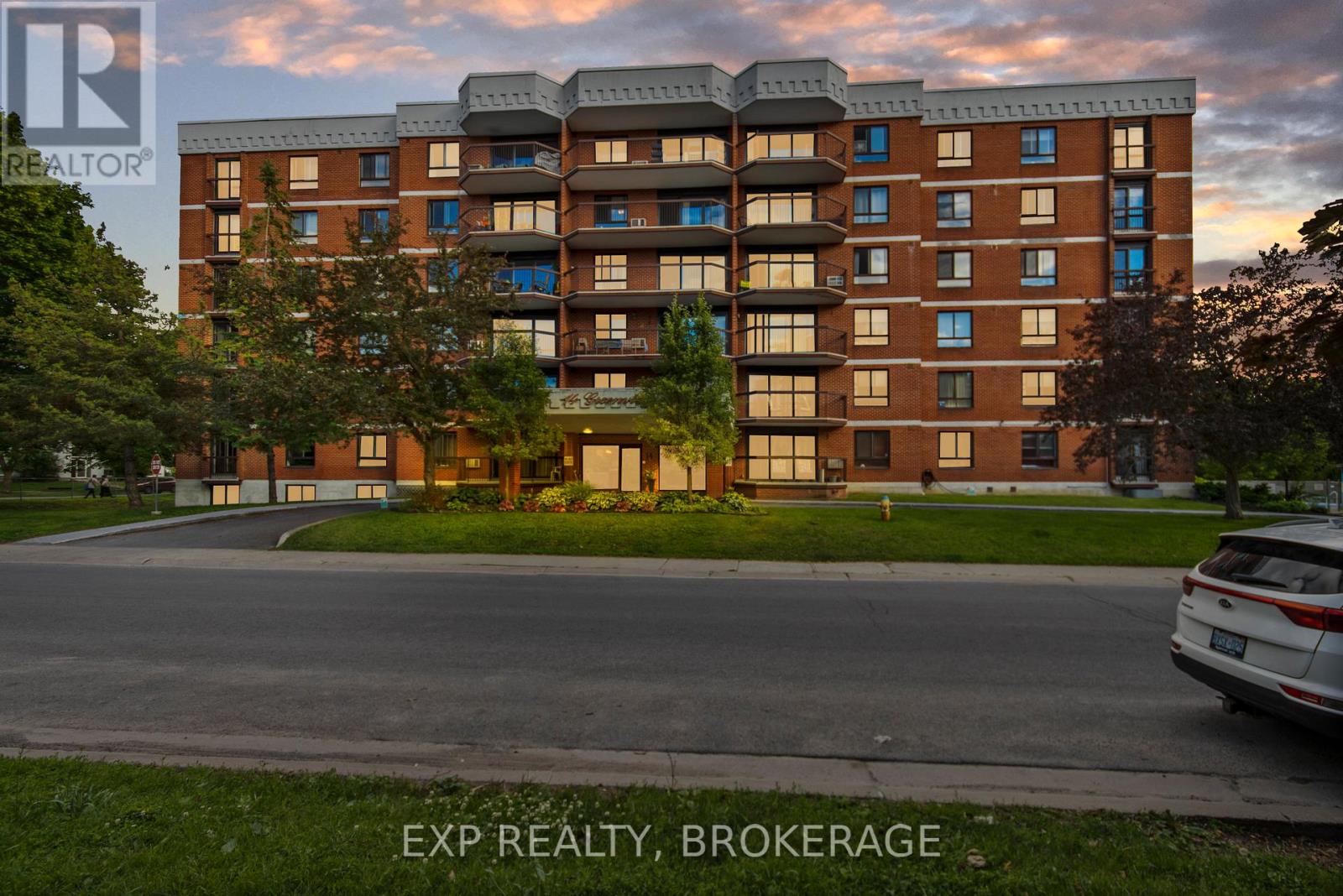 607 - 14 GREENVIEW DRIVE, Kingston, Ontario