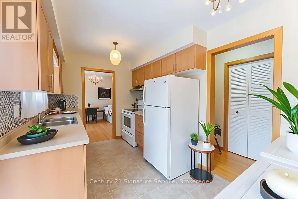15 Joy Court, Hamilton (Vincent), Ontario  L8K 5R7 - Photo 6 - X12394827