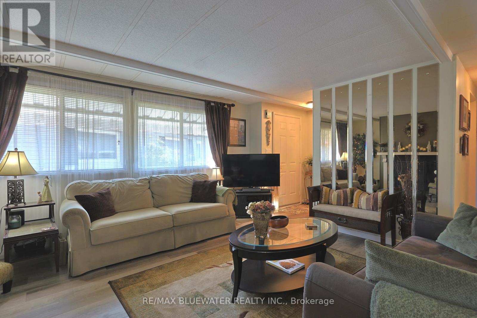 208 Biltmore Drive, South Huron, Ontario  N0M 1T0 - Photo 11 - X12399588