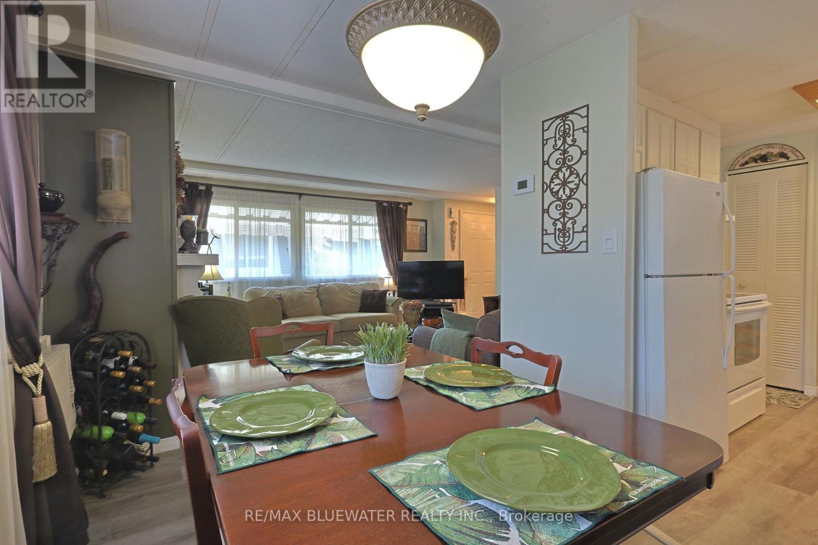 208 Biltmore Drive, South Huron, Ontario  N0M 1T0 - Photo 14 - X12399588