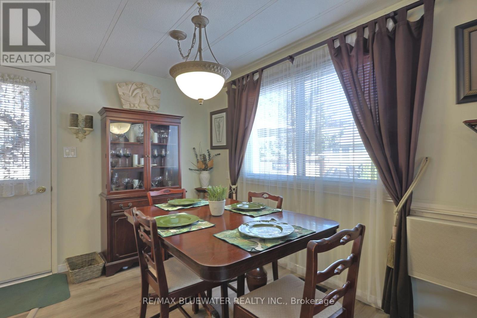 208 Biltmore Drive, South Huron, Ontario  N0M 1T0 - Photo 15 - X12399588