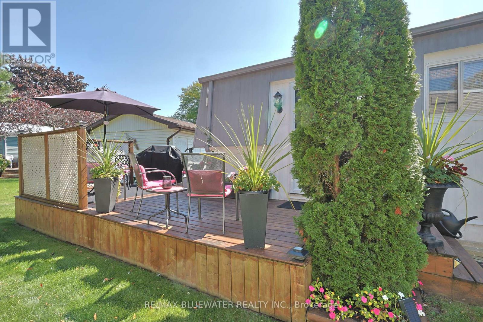 208 Biltmore Drive, South Huron, Ontario  N0M 1T0 - Photo 2 - X12399588