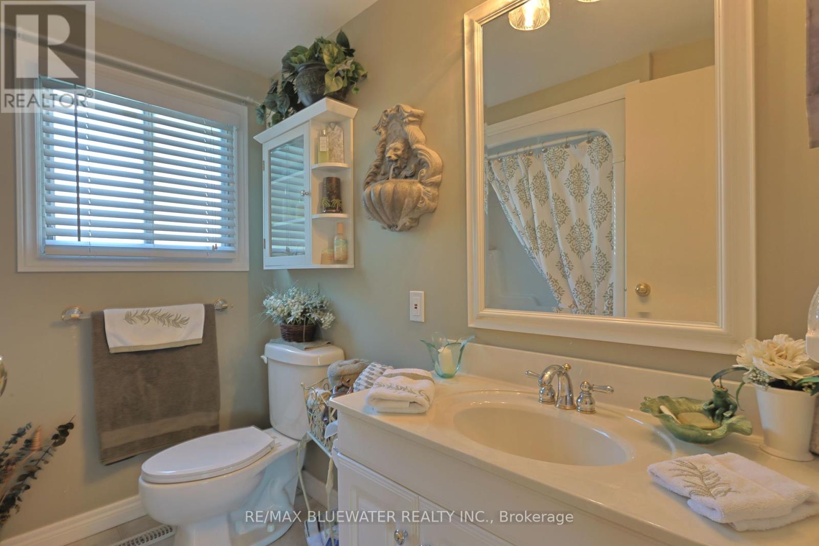 208 Biltmore Drive, South Huron, Ontario  N0M 1T0 - Photo 22 - X12399588