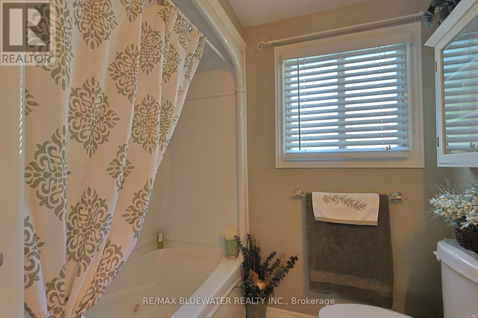 208 Biltmore Drive, South Huron, Ontario  N0M 1T0 - Photo 23 - X12399588