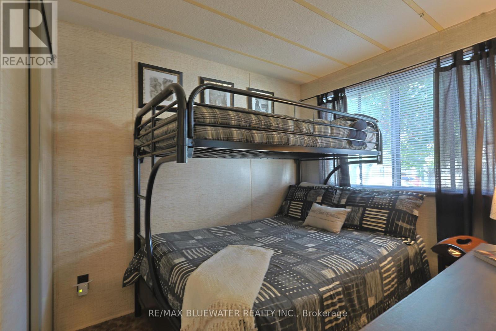 208 Biltmore Drive, South Huron, Ontario  N0M 1T0 - Photo 24 - X12399588