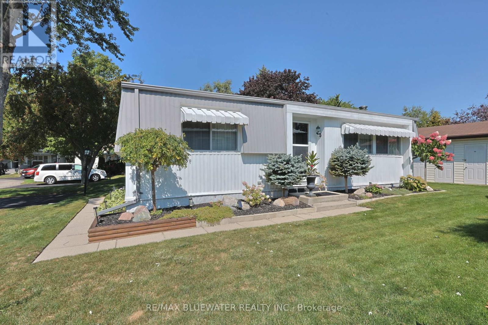 208 Biltmore Drive, South Huron, Ontario  N0M 1T0 - Photo 31 - X12399588